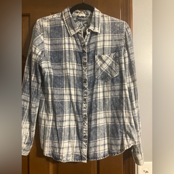 Maurices Plaid Button Up Top - Picture 4 of 5